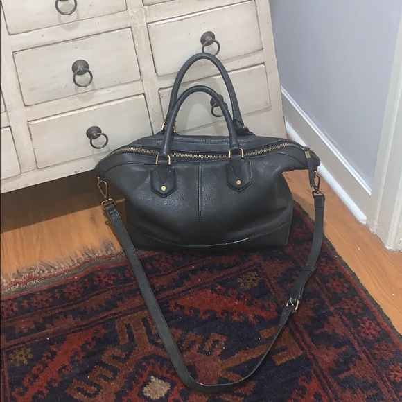 black drawstring bolsa